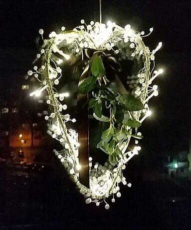 Perlové srdce 30cm závesné LED